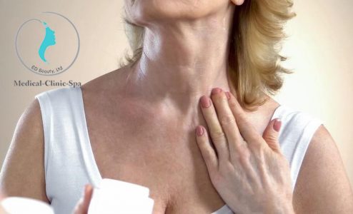 Kem cung cấp độ ẩm hỗ trợ trị nhăn săn chắc vùng cổ ngực