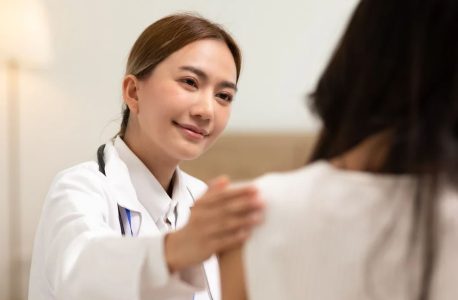 Thăm khám bác sĩ da liễu khi cần thiết