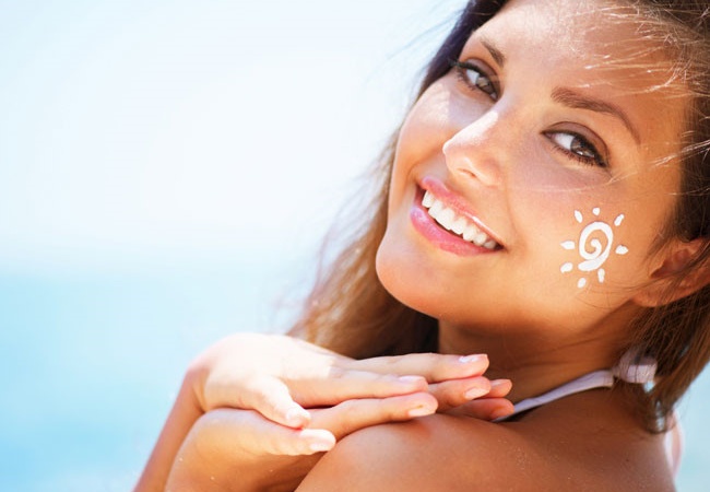 Dùng kem chống nắng mỗi ngày