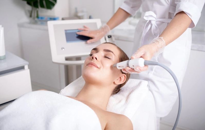 Hình: Bắn laser trị nám